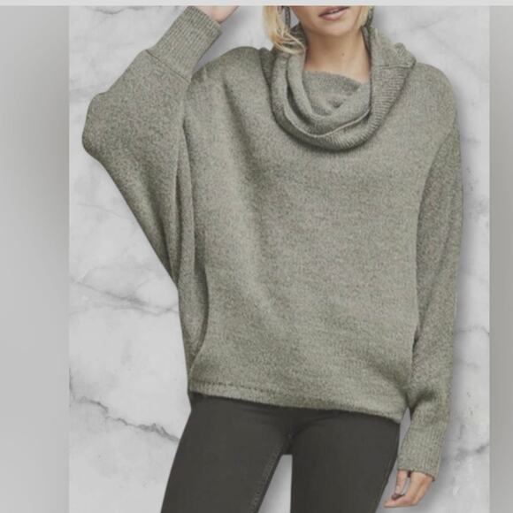 Entro Beige Cowl Neck Sweater Dolman Sleeves High-Low Hem Kangaroo Pocket
M - Picture 1 of 14